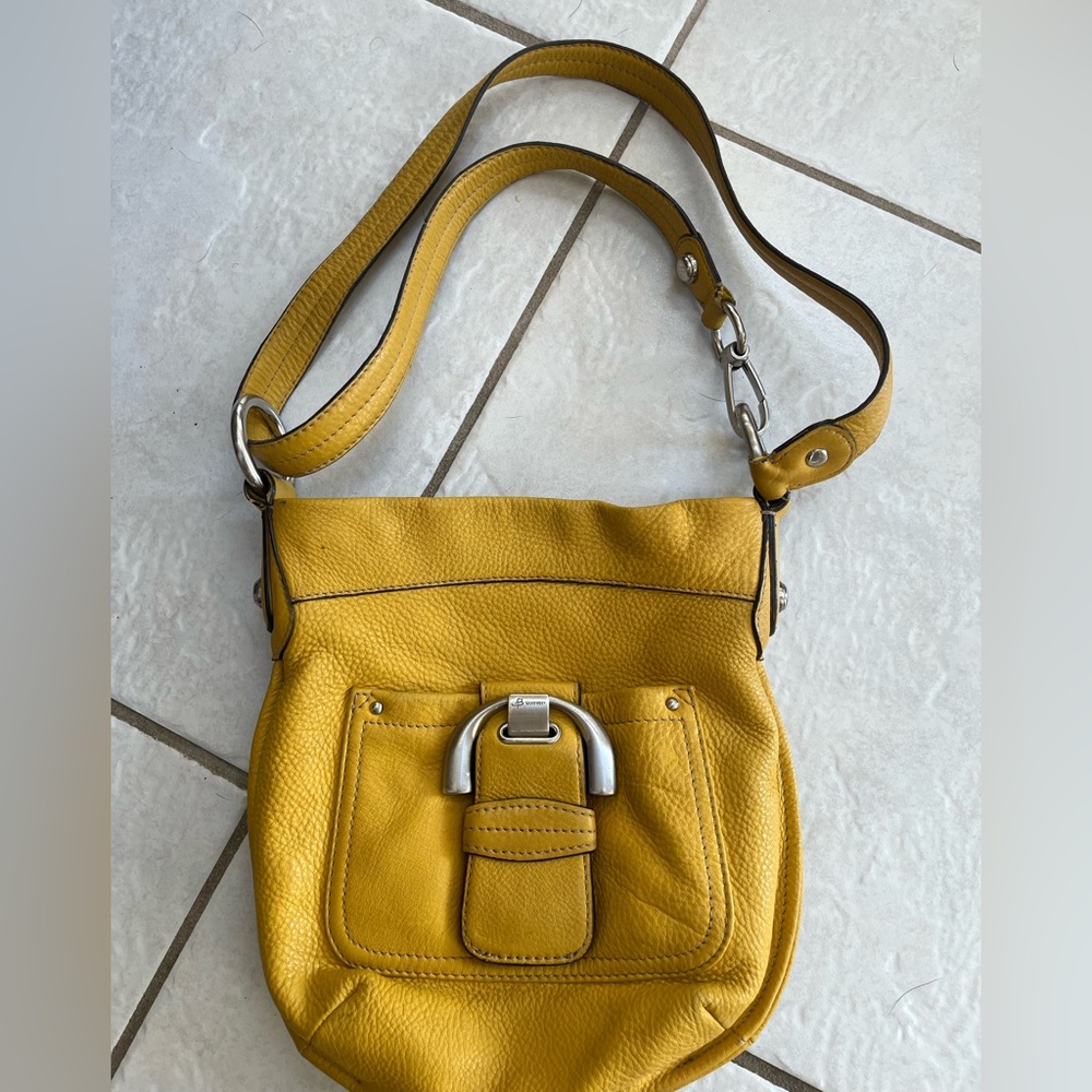 B Makowsky gold/yellow purse.